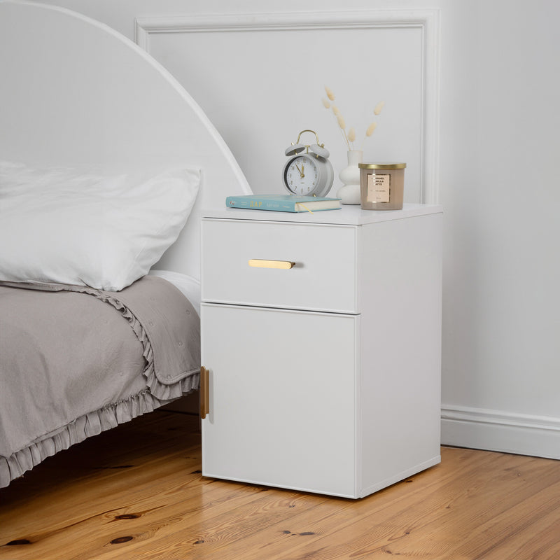 BEDSIDE TABLE - WHITE - SLIM - OVAL BRASS