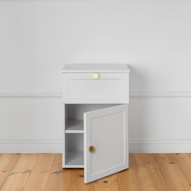 BEDSIDE TABLE - WHITE - HAMPTONS - ROUND BRASS